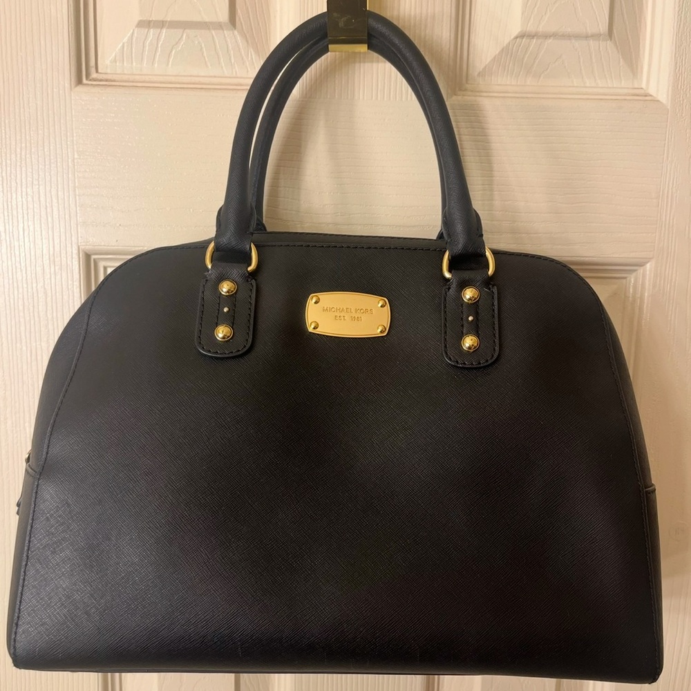 SOLD*MICHAEL KORS CINDY BLACK SAFFIANO LARGE SATCHEL DOME ESSENTIAL BAG